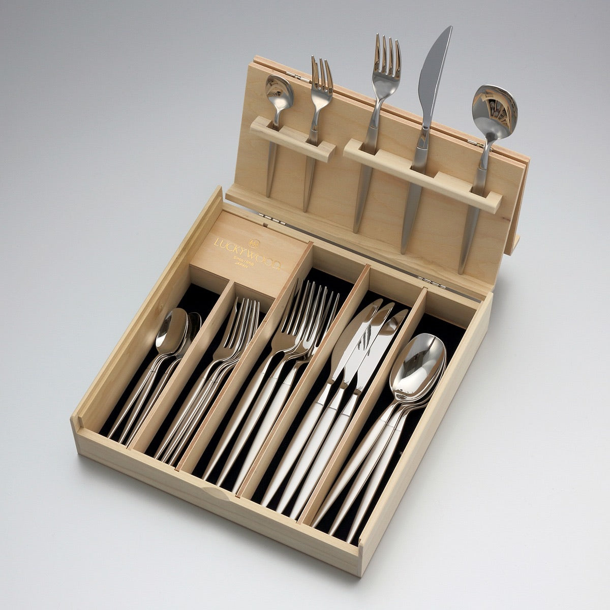 LUCKYWOOD 20-piece dinner set displayed in its wooden presentation box