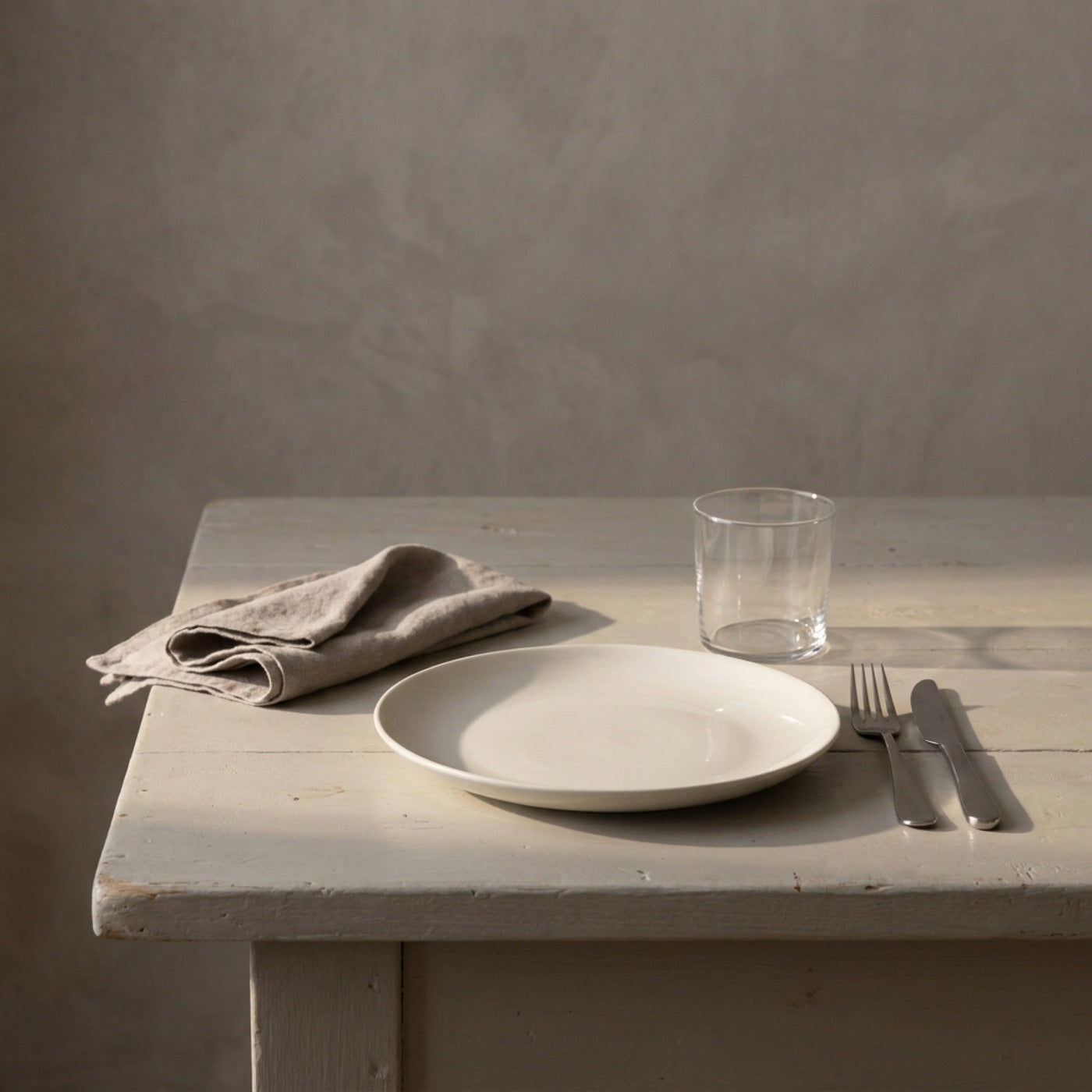 Quiet Japan Atelier table setting with refined cutlery and ceramic tableware